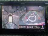空から見下ろすような視点で、スム-スな駐車と安全確認をサポ-トするアラウンドビュ-モニタ-。お問い合わせは03-5672-1023へ