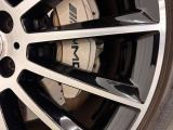 総在庫で600台ほどの取り扱いがございます。弊社デモカー使用の車両やメーカー使用の車両などもご紹介ができます。