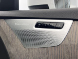 【Bowers & Wilkins】ボルボのプレミアムオーディオ。車内空間という特殊な環境に100年以上の伝統を持つイェーテボリ交響楽団の音響を再現した「コンサートモード」を搭載。