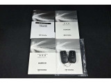 保証書・記録簿・取扱説明書と揃っております。キーの電池は新品にお取替えしてから納車させていただきますので安心してお乗りください。