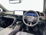 運転席まわりです。 各操作スイッチは使いやすい位置に配置されてます。
