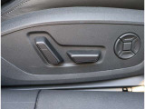 Audi正規ディーラーが高品質をお約束。高度な訓練・教育を受けたAudi専任メカニックが、100項目にもおよぶ精密な点検を実施。すべてクリアしたAudi車だけ、あなたのお手元に届けられるのです