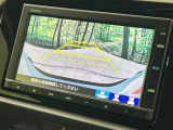 【バックカメラ】駐車時に後方がリアルタイム映像で確認できます。大型商業施設や立体駐車場での駐車時や、夜間のバック時に大活躍!運転スキルに関わらず、今や必須となった装備のひとつです!