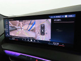 リアビューカメラ。ガイドラインとパークディスタンスコントロールで安全に車庫入れ可能。