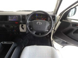 視界良好、操作しやすい運転席です。
