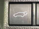 【パワーバックドア】スマートキーや運転席のボタンを押すだけでリアゲートが自動で開閉します!荷物を持っている時や、高い位置にあるバックドアを閉める際に便利な機能です♪