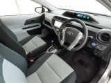 シンプルで使いやすいデザインの運転席です。