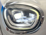 ●LEDヘッドライト:夜間走行時も良好な視界を確保し安心して運転できる高輝度LEDヘッドライトを装備!点灯速度が早く、消費電力も抑えられています。