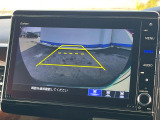 【バックカメラ】駐車時に後方がリアルタイム映像で確認できます。大型商業施設や立体駐車場での駐車時や、夜間のバック時に大活躍!運転スキルに関わらず、今や必須となった装備のひとつです!