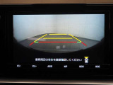 バックガイドモニター付き。後退時にはナビ画面で車両後方を確認できます。