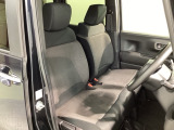 運転席、助手席☆ともに広々としており、ゆとりのある空間となっております♪