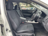 適度なホールド感と快適な座り心地の運転席シートまわり!
