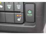 運転席に二段階調整があるシートヒーターを装備。寒い朝、車に乗り込んですぐにシートヒーターをオン!温かさが広がり、冷たい朝も快適に始まります♪