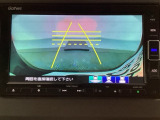 バックでの車庫入れも安心です! リアカメラが付いているバックモニター付のナビを装備しております。操作線もついており距離感も画面から確認できます。