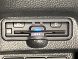 ハンドルの左下にETCがついています。高速道路の料金所の通過も楽々です。 カードの取り出しもしやすい場所についています。