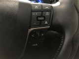 【ステアリングスイッチ】運転中に視線を前に向けたまま操作できます。