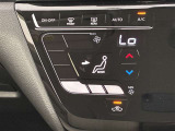オートエアコンは温度を設定するだけで、自動で風量などを設定してくれます。運転しながら操作も必要ないので、安全性も向上します。