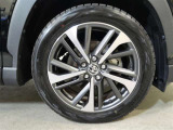タイヤサイズ225/50R18です。現状スタッドレスタイヤ装着しています。小社と直接契約の場合に限り新品ノーマルタイヤを装着してお渡しさせていただきます。