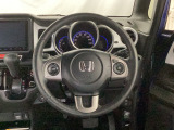 ステアリングスイッチでオーディオ各種操作が可能で、運転に集中できます。安心・安全・快適なドライブをお楽しみいただけます。