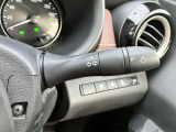 オートライト機能付きです♪またハイビームアシストで、先行車または対向車や周囲の明るさなどに応じ、自動的にハイビーム(上向き)とロービーム(下向き)を切り替えます♪