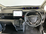 【前方視界】開放的な前方視界!運転がしやすく疲れにくいです♪窓が大きく、見通しがとっても良いおクルマですよ♪