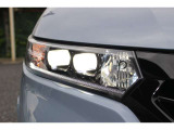 点灯の瞬間から最大光量を発揮し、配光性にも優れるLEDヘッドライト。はじめから「AUTO」に設定されているため点灯忘れも防止。手動で消灯した場合も、走り始めると自動で再点灯。