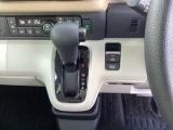 停車中にブレーキペダルを踏み続けなくてもブレーキ保持ができるオートマチックブレーキホールド機能もついております。