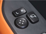 電動格納&ミラー角度調整機能付きです。