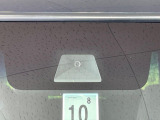 【ホンダセンシング】走行中に前方の車両等を認識し、衝突しそうな時は警報とブレーキで衝突回避と被害軽減をアシスト。より安全にドライブをお楽しみいただけます。