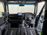 フロントガラスが大きく、ワイドな視界で運転もしやすくなるように設定されています。