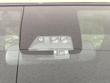 【トヨタセーフティセンス】走行中に前方の車両等を認識し、衝突しそうな時は警報とブレーキで衝突回避と被害軽減をアシスト。より安全にドライブをお楽しみいただけます。