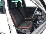 お車選びをお楽しみ頂けるよう、在庫車の展示スペースを十分に確保しております。
