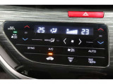 運転席と助手席の温度設定の変更が可能な左右独立タイプのデュアルエアコンです♪♪♪暑がりな人・寒がりな人も誰もが車内を快適にお過ごしいただけます♪♪♪