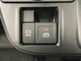【電動パーキングブレーキ+オートブレーキホールド機能】 指先だけで簡単に操作が可能なパーキングブレーキ、スイッチを押すとブレーキペダルから足を離してもブレーキを保持できるオートブレーキホールド搭載。