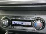 オートエアコン付きなので一度、気温を設定すれば自動的に過ごし易い温度に調整してくれますよ。 車内をいつでも快適空間にしてくれます。