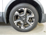 タイヤサイズは235/60R18になります。フロント2本については小社と直接契約の場合に限り新品ノーマルタイヤを装着してお渡しさせていただきます。