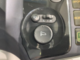 狭い駐車場で便利な電動格納ドアミラーが付いています。