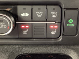 運転席と助手席にシートヒーターが付いています☆寒い時期に腰周りを温めてくれるので体全体が温まりやすいのは勿論、暖房と違い顔に風が当たらないので、乾燥肌やドライアイの方でも大丈夫☆