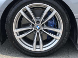 BMW純正19インチホイール。洗練されたデザインで、足元の個性を引き立てます。