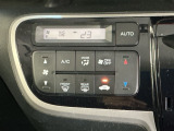 オートエアコンで、毎日のドライブを快適に。温度、風量を自動で調整し、理想的な車内環境を提供します。