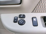 ドアミラーの鏡面の調節、格納は運転席からすべて操作できます!
