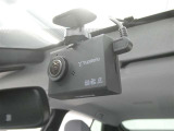 【ドラレコ搭載車】今や必需品のドライブレコーダー搭載車です。万が一のトラブルのときにも役に立つドライブレコーダーを装備しています。側面衝突や幅寄せ・割り込み対策に!