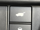 【パワーバックドア】スマートキーや運転席のボタンを押すだけでリアゲートが自動で開閉します!荷物を持っている時や、高い位置にあるバックドアを閉める際に便利な機能です♪