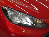 LEDヘッドライトです。デザイン性がよくとても明るいので、夜間の走行や悪天候でも安心です。しかも長寿命!