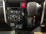 オートエアコン♪お好みの温度に設定するだけで車内を快適空間にしてくれますよ♪