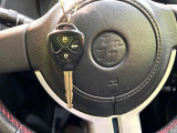 【キーレス】少し離れた場所からでもボタン一つでドアの開錠・施錠ができるのでとっても便利!ドアの鍵穴周りに傷をつけることもありません♪
