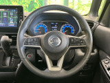 インテリアに合わせたデザインのステアリングは、運転される方のことも考え、運転しやすい形状、大きさです。是非一度、実際に触ってお確かめください。