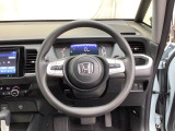 ステアリングスイッチでオーディオ各種操作が可能で、運転に集中できます。安心・安全・快適なドライブをお楽しみいただけます。