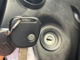 【キーレス】少し離れた場所からでもボタン一つでドアの開錠・施錠ができるのでとっても便利!ドアの鍵穴周りに傷をつけることもありません♪