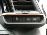 オートマチックハイビームとは、先行車や対向車のライトを認識し、ハイビームとロービームを自動で切り替える機能です。夜道の視界を確保します。詳細は販売店スタッフまでおたずねください。